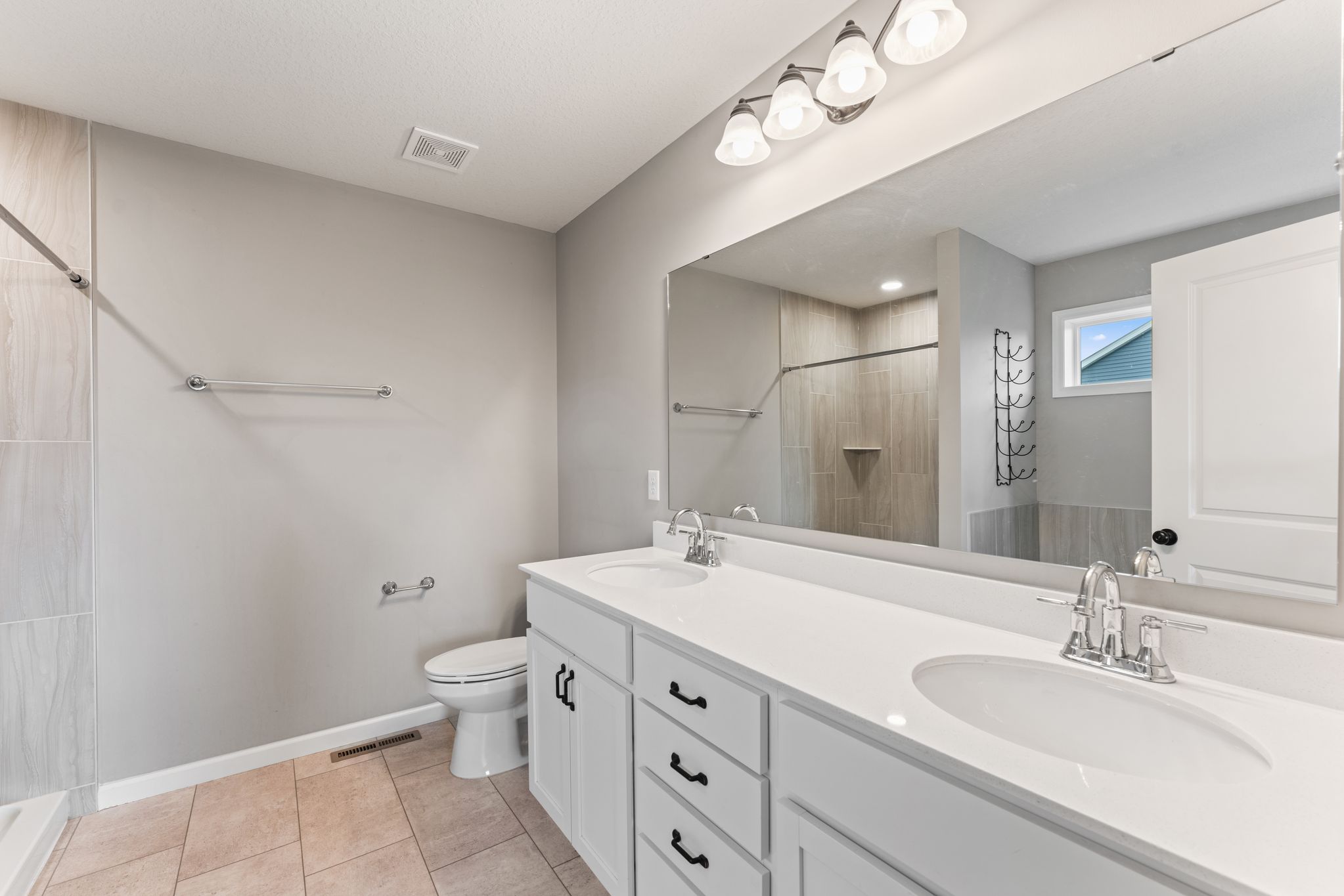  Spacious Walkout Living on a Prime Corner Lot - 物件實景