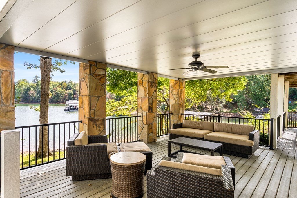 Hiawassee, Georgia, 30546, United States, 3 Bedrooms Bedrooms, ,4 BathroomsBathrooms,Residential,For Sale,1978454