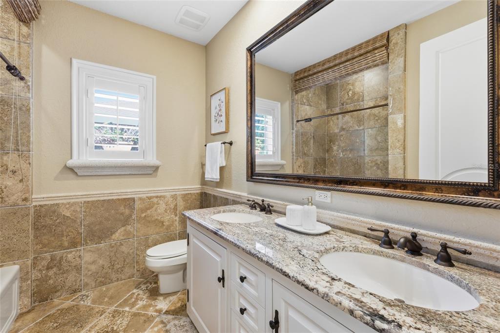 Sarasota, Florida, 34234, United States, 3 Bedrooms Bedrooms, ,3 BathroomsBathrooms,Residential,For Sale,1989538