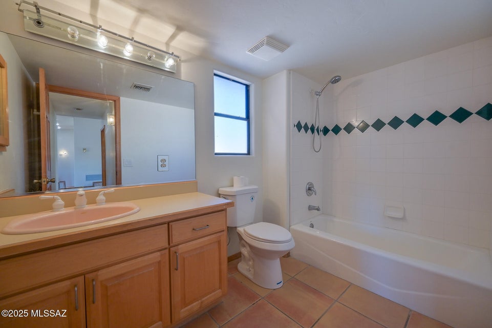 Tucson, Arizona, 85747, United States, 4 Bedrooms Bedrooms, ,4 BathroomsBathrooms,Residential,For Sale,1978909