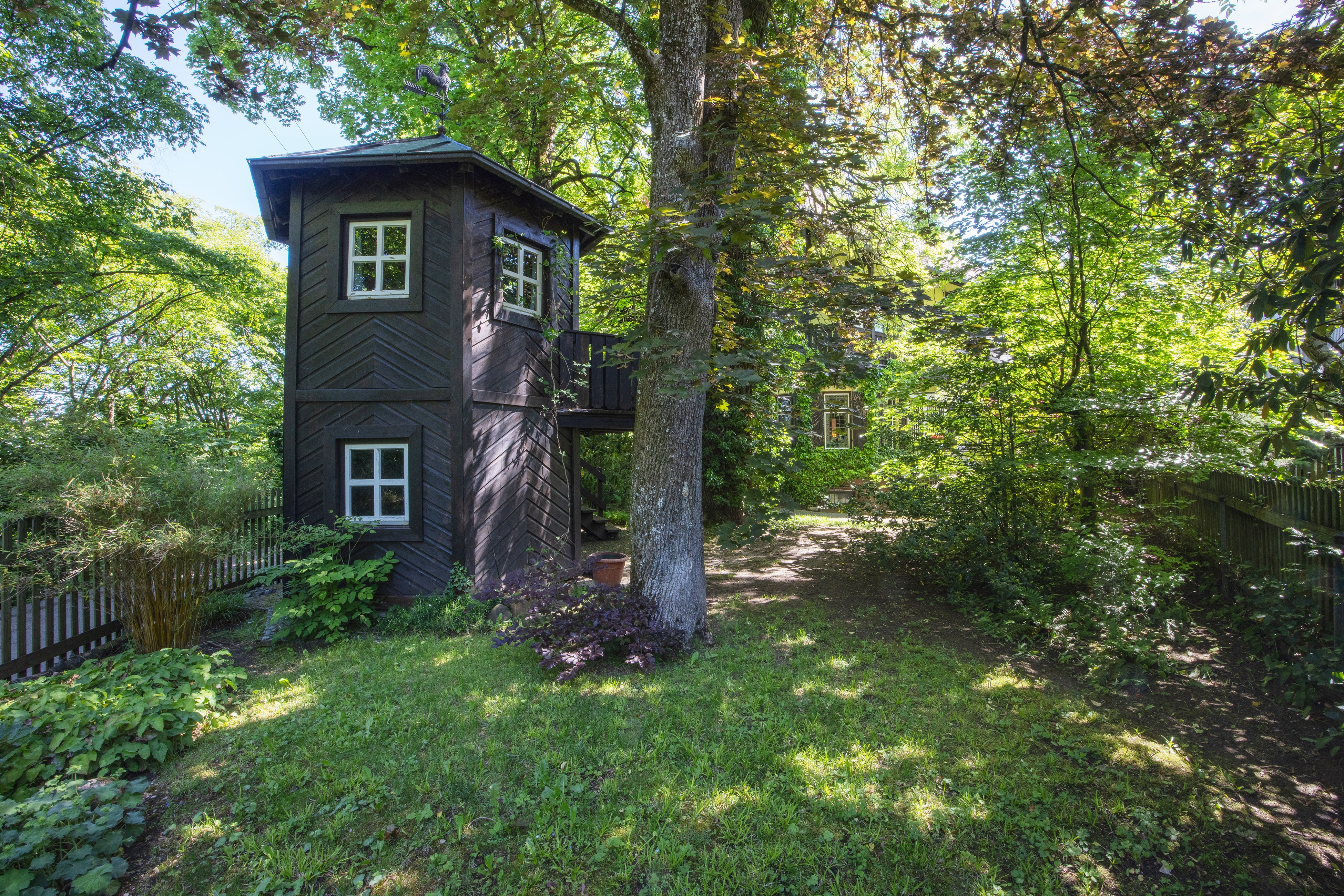  A charming country house in the traditional style—surrounded by mature trees - 物件實景