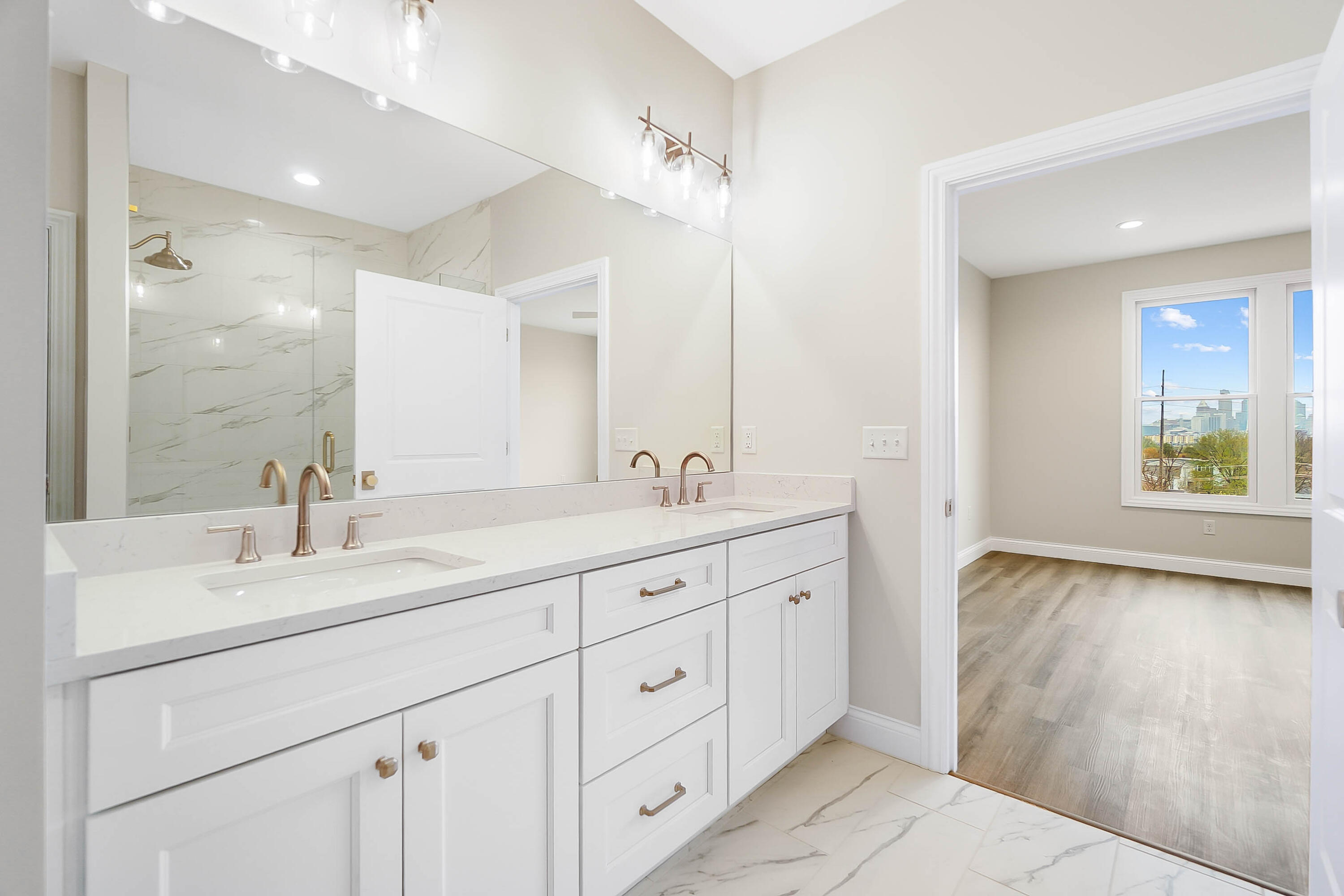 Newport, Kentucky, 41071, United States, 3 Bedrooms Bedrooms, ,4 BathroomsBathrooms,Residential,For Sale,1786326