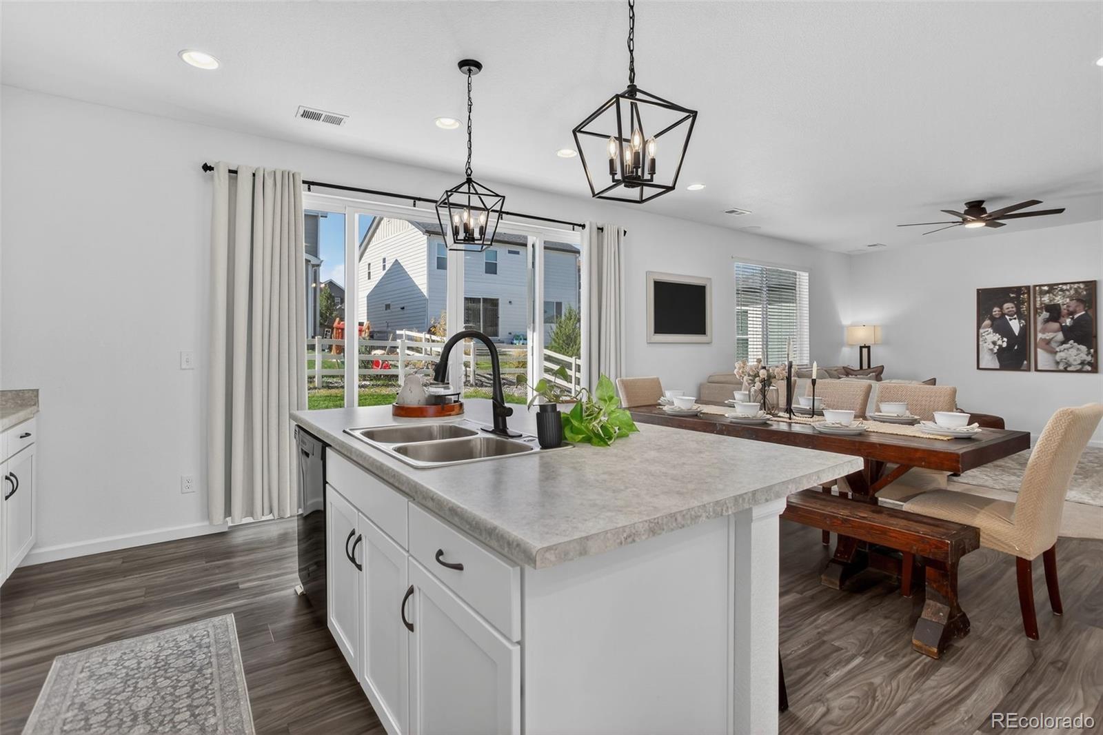 Castle Rock, Colorado, 80104, United States, 3 Bedrooms Bedrooms, ,2 BathroomsBathrooms,Residential,For Sale,1967525