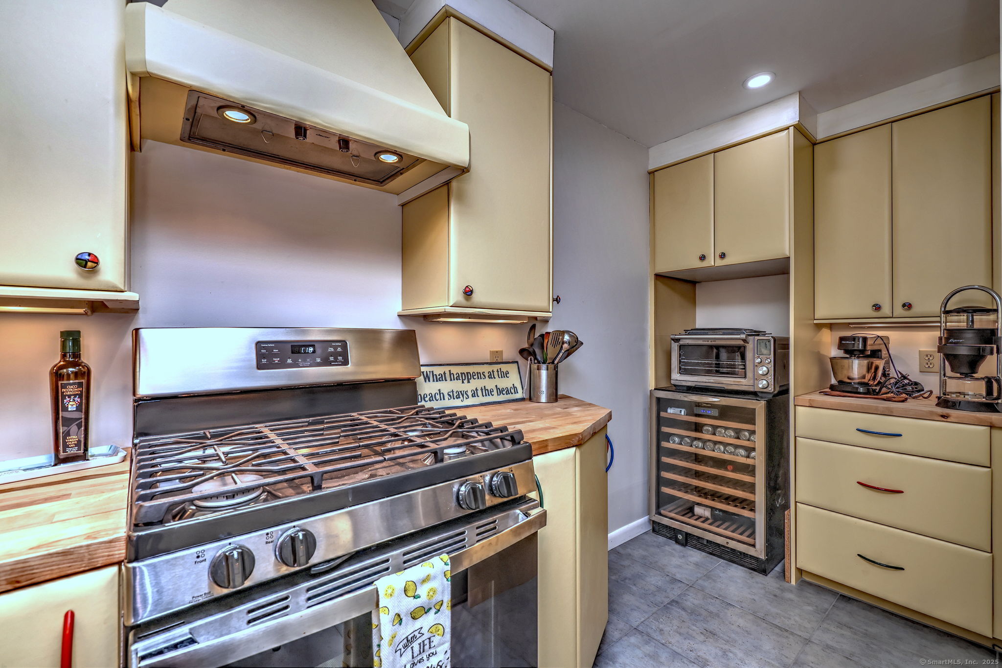 East Haven, Connecticut, 06512, United States, 2 Bedrooms Bedrooms, ,2 BathroomsBathrooms,Residential,For Sale,1917765