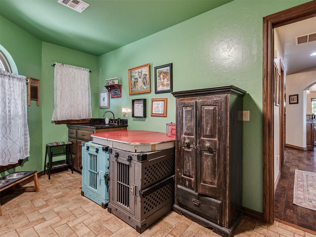 Jones, Oklahoma, 73049, United States, 4 Bedrooms Bedrooms, ,5 BathroomsBathrooms,Residential,For Sale,1987099