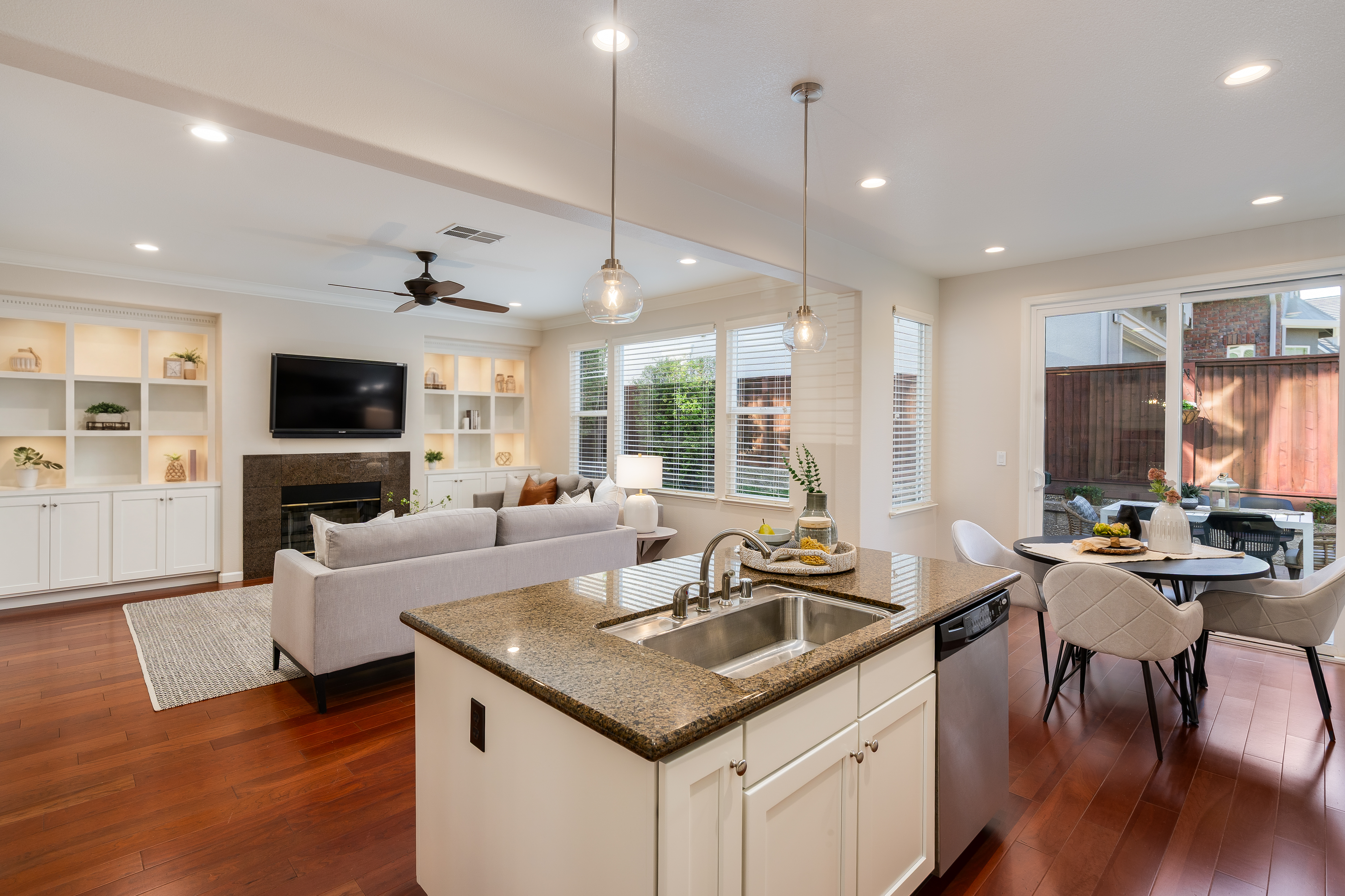  Monterosso Elegance on a Premier Corner Lot - 物件實景