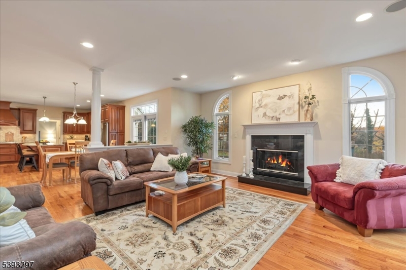 Edison Twp., New Jersey, 08820, United States, 5 Bedrooms Bedrooms, ,4 BathroomsBathrooms,Residential,For Sale,1989591