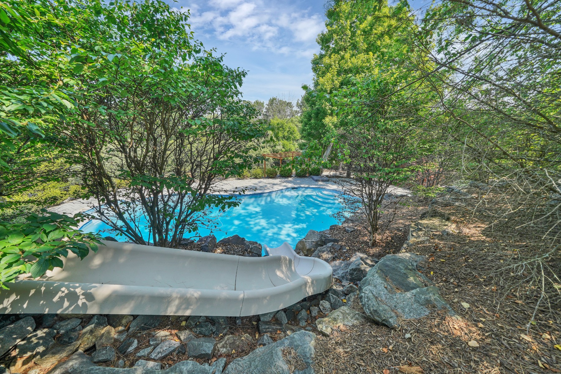  Custom Built Colonial Home with Mountain Views and Exceptional Outdoor Setting - 物件實景