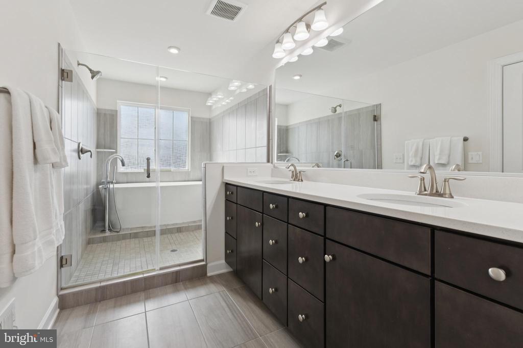 Alexandria, Virginia, 22306, United States, 3 Bedrooms Bedrooms, ,4 BathroomsBathrooms,Residential,For Sale,2019701