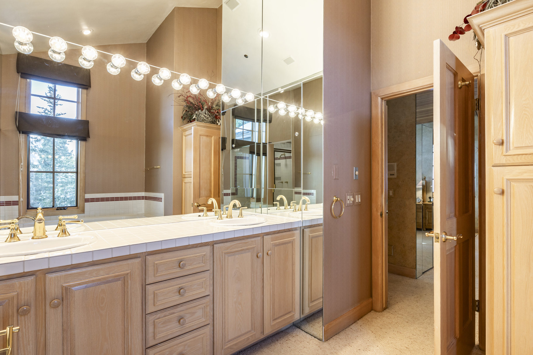  Rare End Unit in Stag Lodge with Unmatched Views & Ski Access - 物件實景