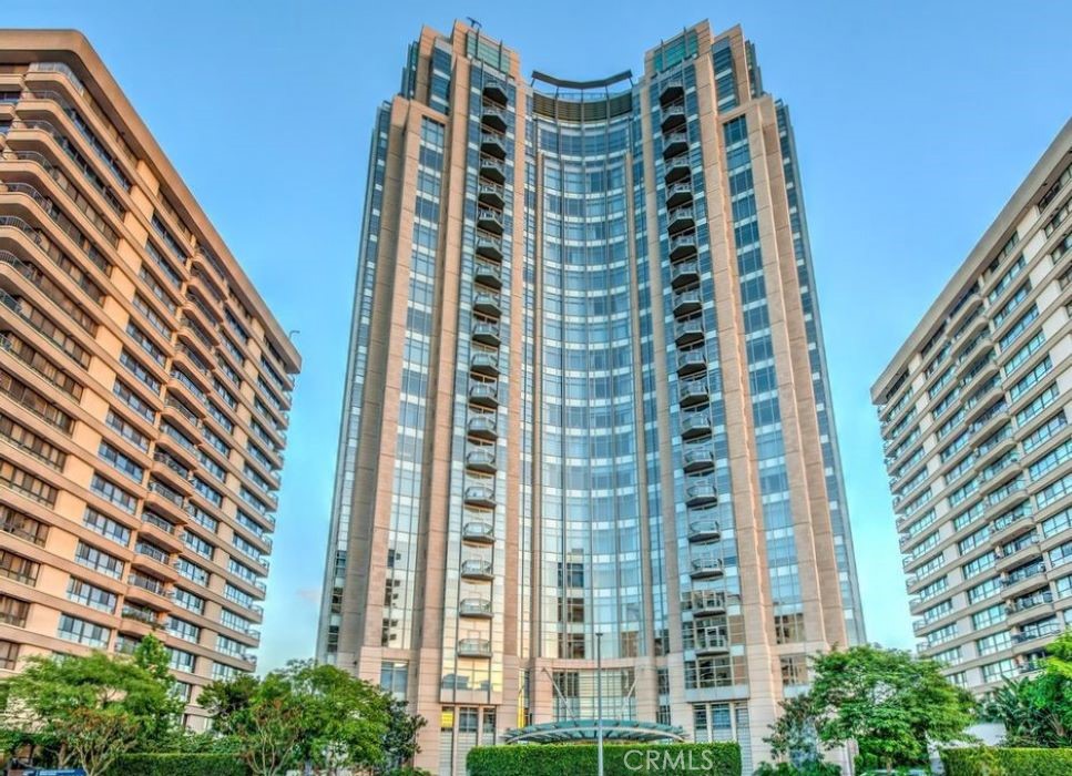 Los Angeles, California, 90024, United States, 2 Bedrooms Bedrooms, ,3 BathroomsBathrooms,Residential,For Sale,1829595
