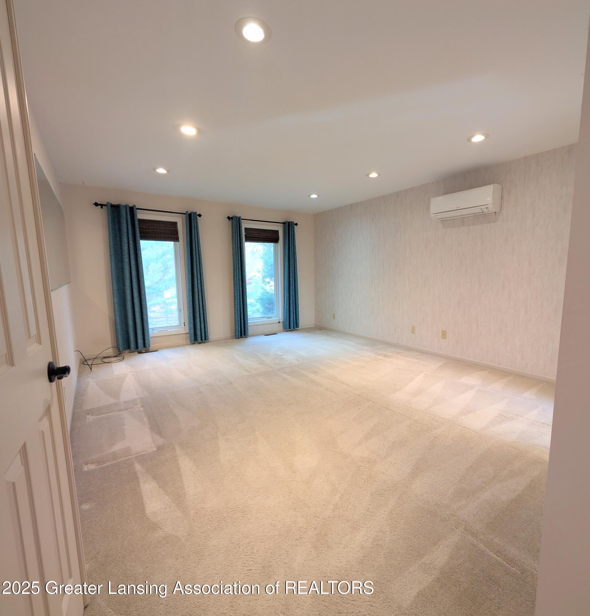 Haslett, Michigan, 48840, United States, 4 Bedrooms Bedrooms, ,4 BathroomsBathrooms,Residential,For Sale,1988994