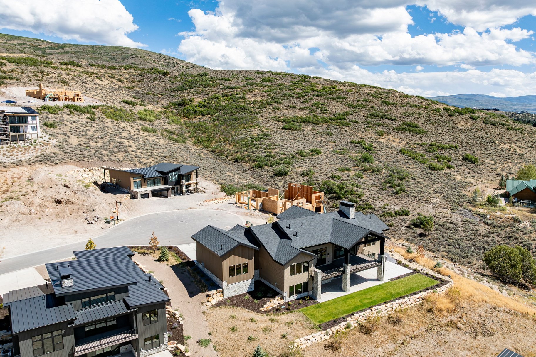  Upgraded Luxury Living with Panoramic Mountain Views - 物件實景