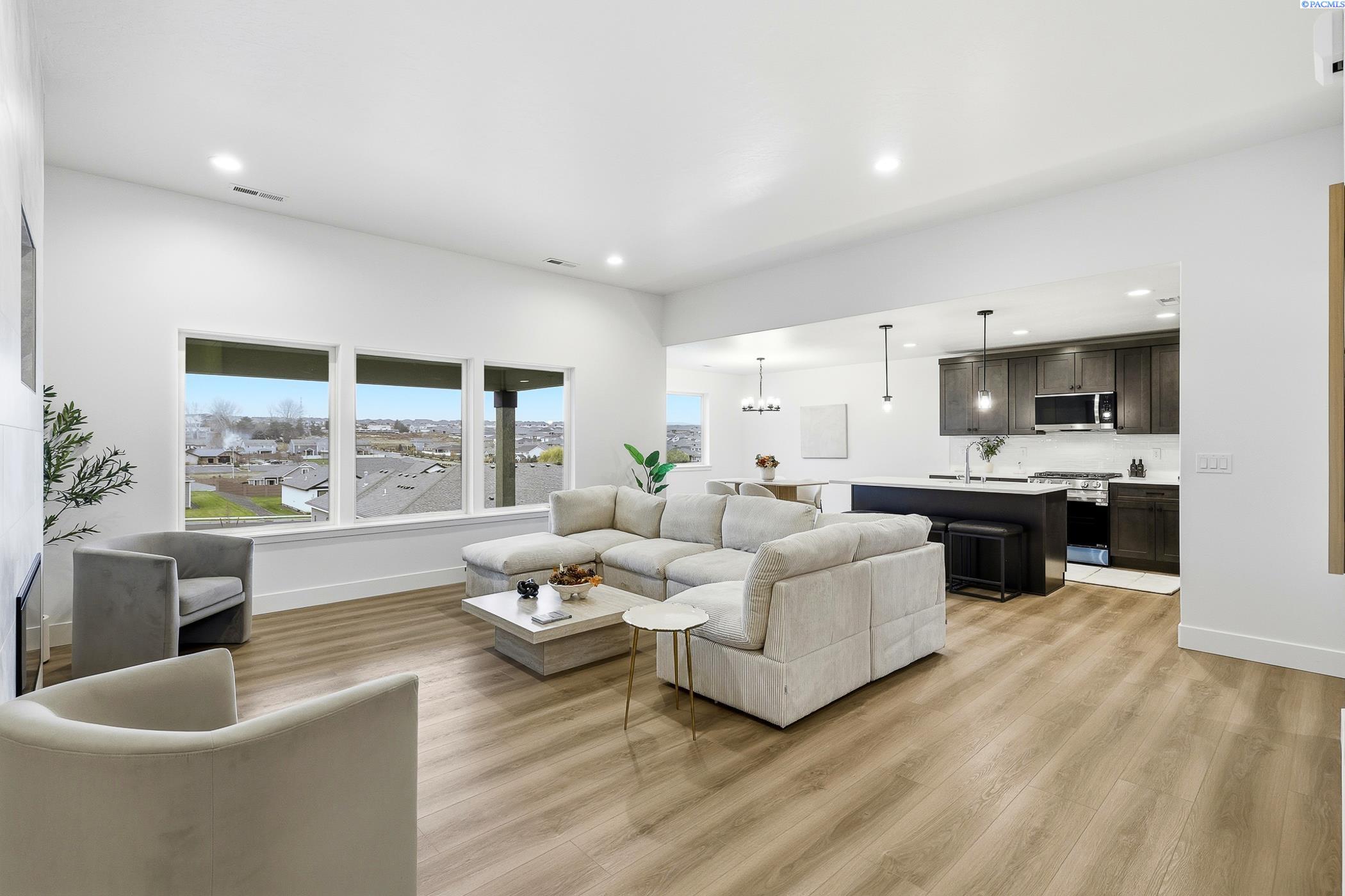 Kennewick, Washington, 99338, United States, 3 Bedrooms Bedrooms, ,2 BathroomsBathrooms,Residential,For Sale,2000655