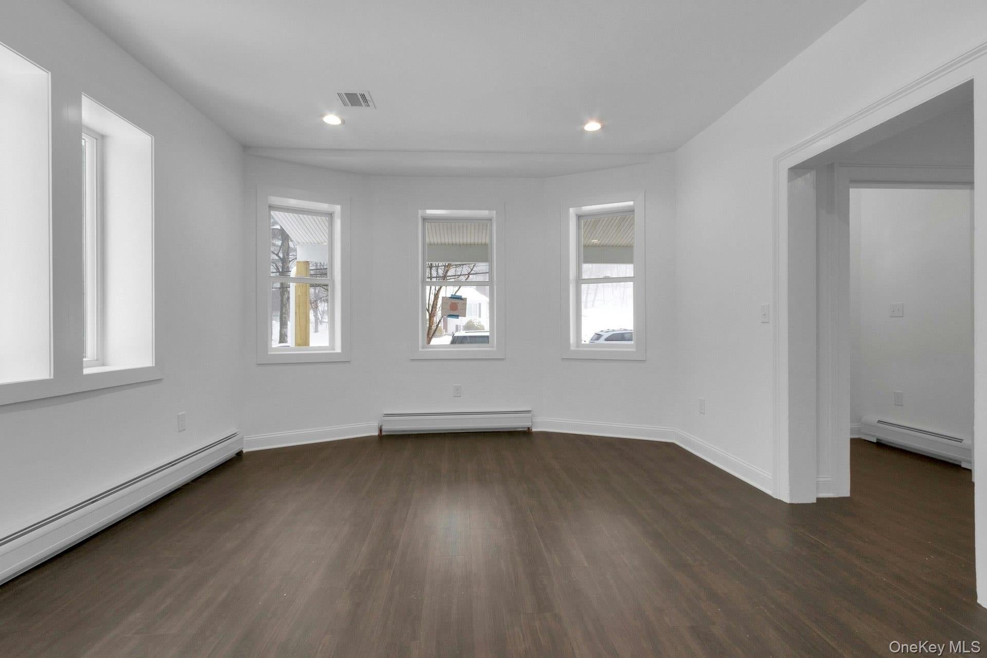 Valley Cottage, New York, 10989, United States, 4 Bedrooms Bedrooms, ,3 BathroomsBathrooms,Residential,For Sale,2005431