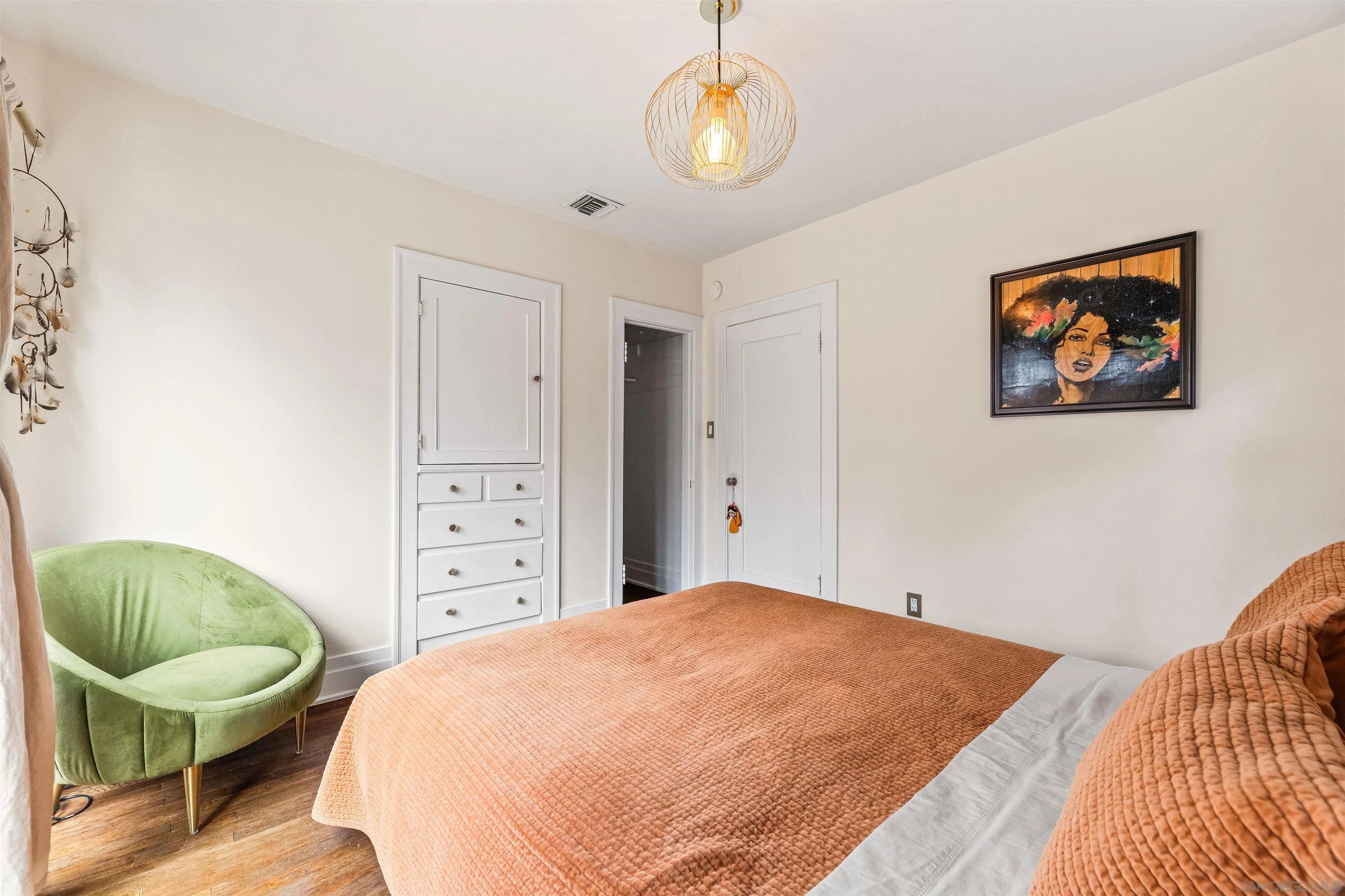 North Hollywood, California, 91601, United States, 2 Bedrooms Bedrooms, ,1 BathroomBathrooms,Residential,For Sale,1992001