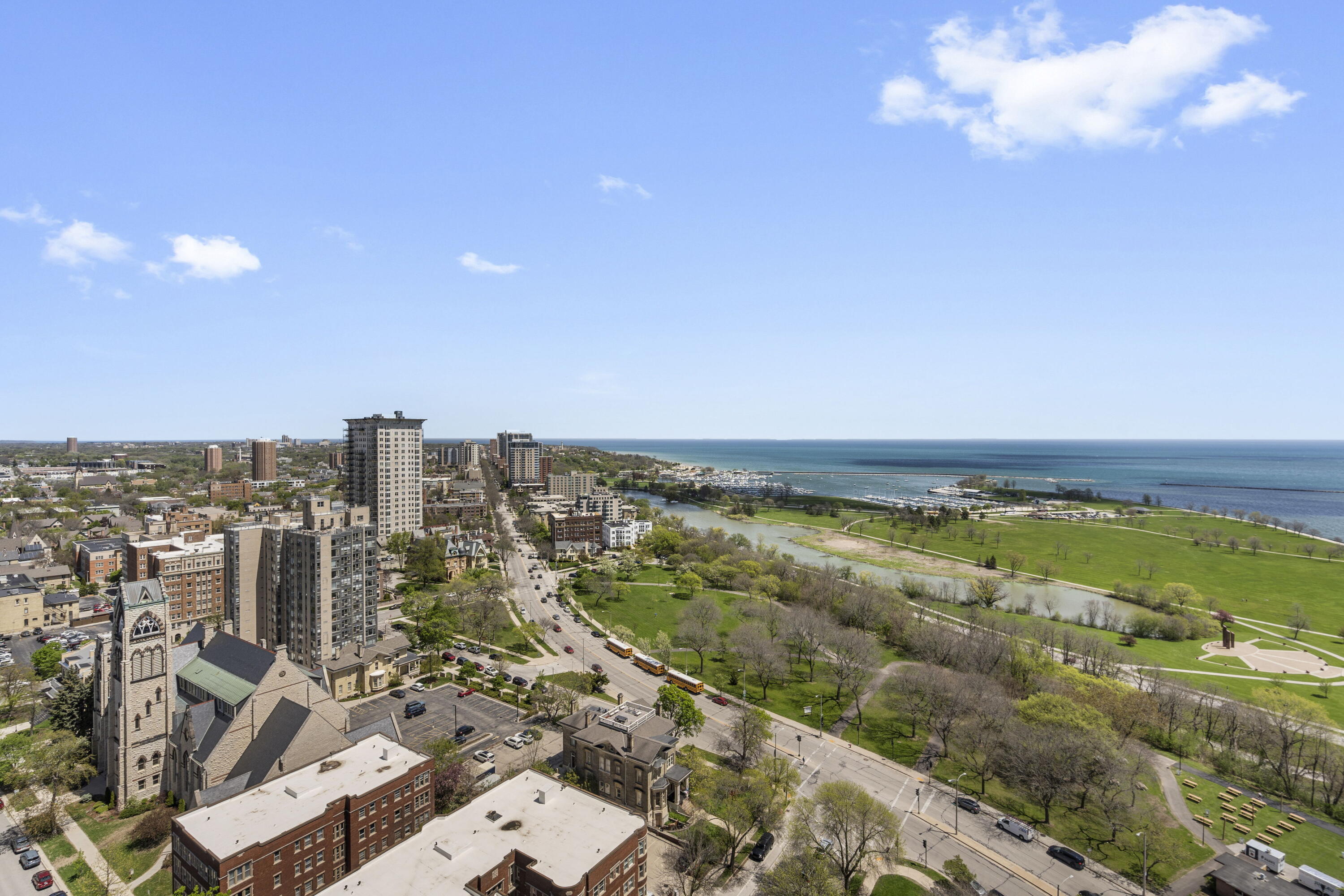 Milwaukee, Wisconsin, 53202, United States, 5 Bedrooms Bedrooms, ,5 BathroomsBathrooms,Residential,For Sale,1827277