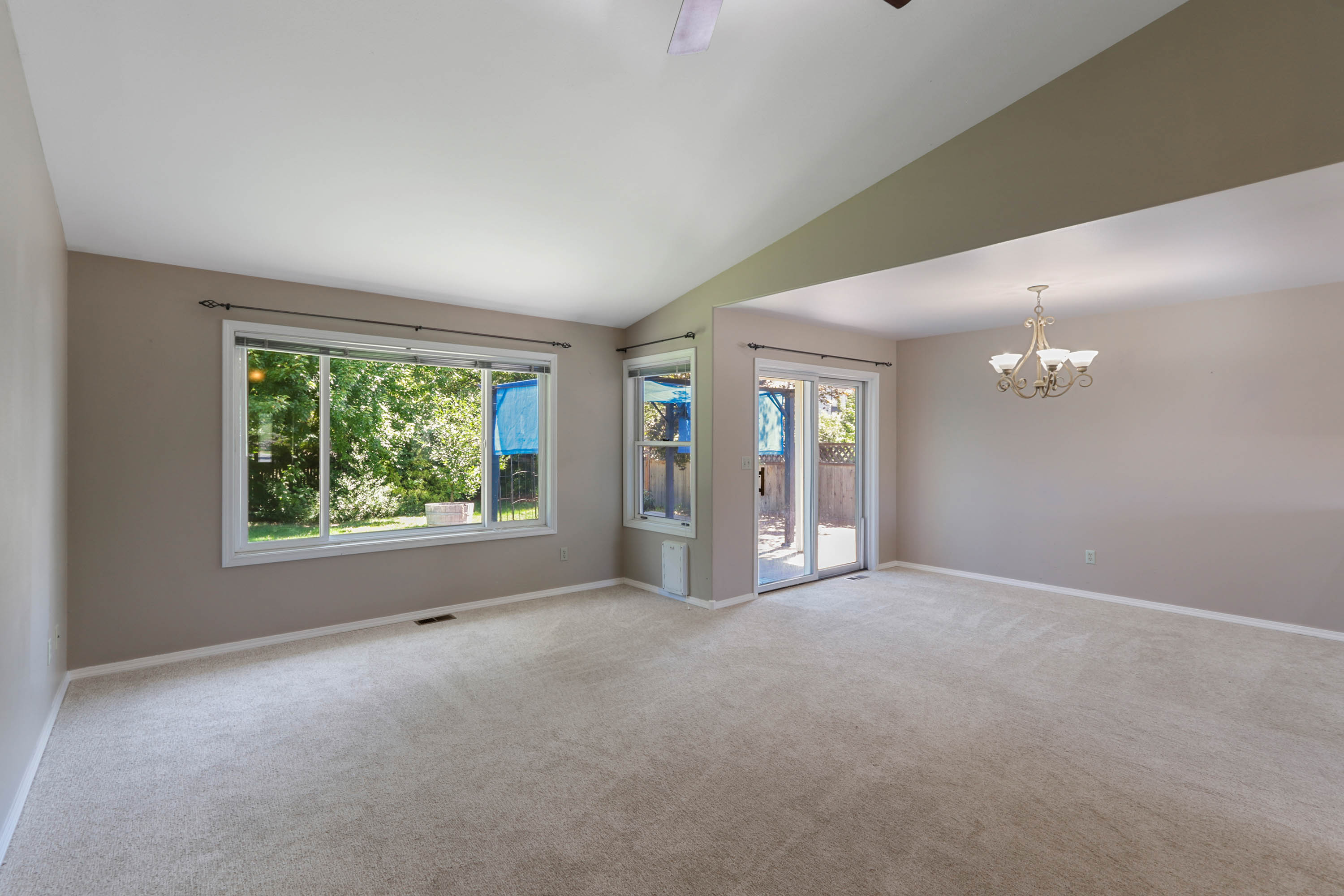 Sandpoint, Idaho, 83864, United States, 3 Bedrooms Bedrooms, ,2 BathroomsBathrooms,Residential,For Sale,2005363