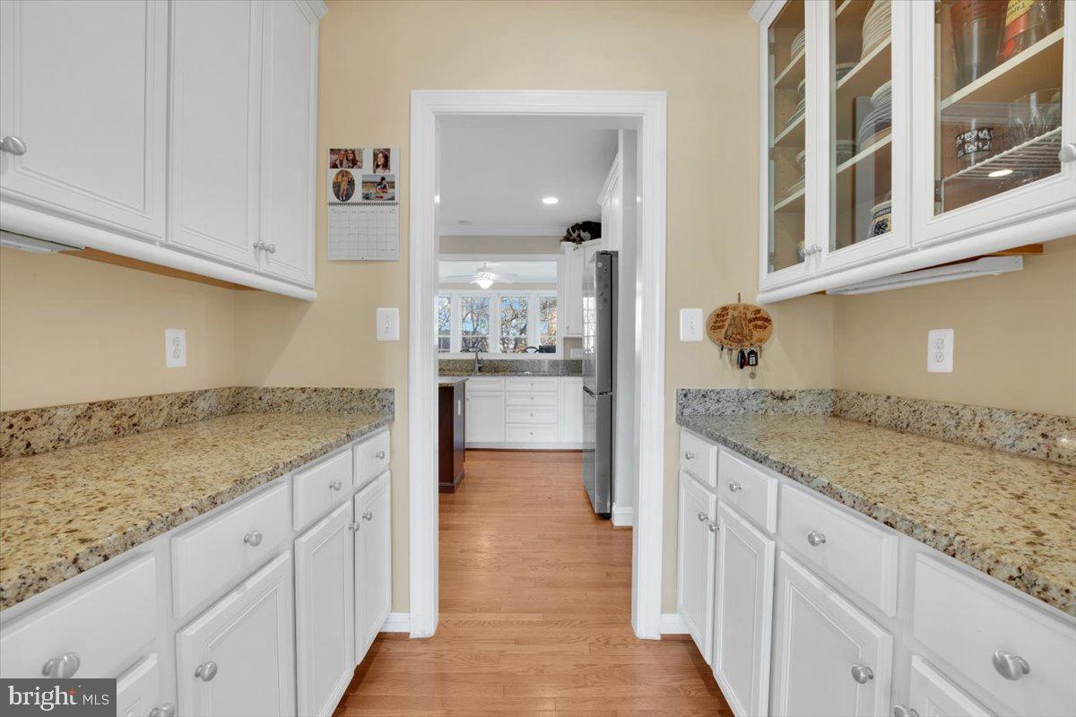 Hamilton, Virginia, 20158, United States, 4 Bedrooms Bedrooms, ,5 BathroomsBathrooms,Residential,For Sale,1987096