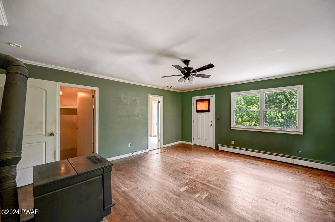 Hawley, Pennsylvania, 18428, United States, 5 Bedrooms Bedrooms, ,4 BathroomsBathrooms,Residential,For Sale,1979290