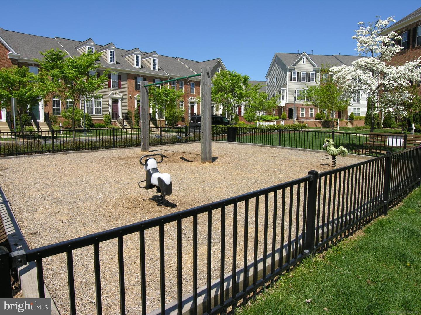 Gaithersburg, Maryland, 20878, United States, 5 Bedrooms Bedrooms, ,5 BathroomsBathrooms,Residential,For Sale,1907649