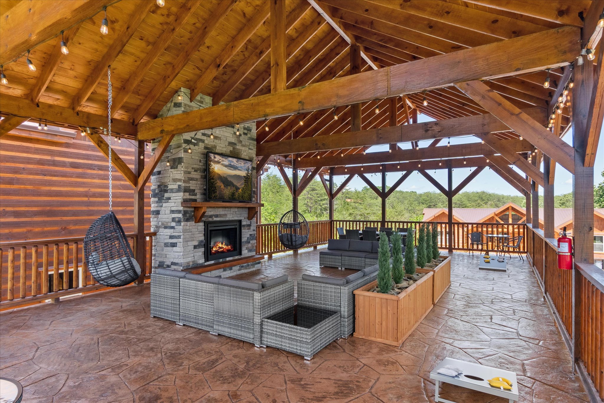 Sevierville, Tennessee, 37876, United States, 8 Bedrooms Bedrooms, ,9 BathroomsBathrooms,Residential,For Sale,1981124