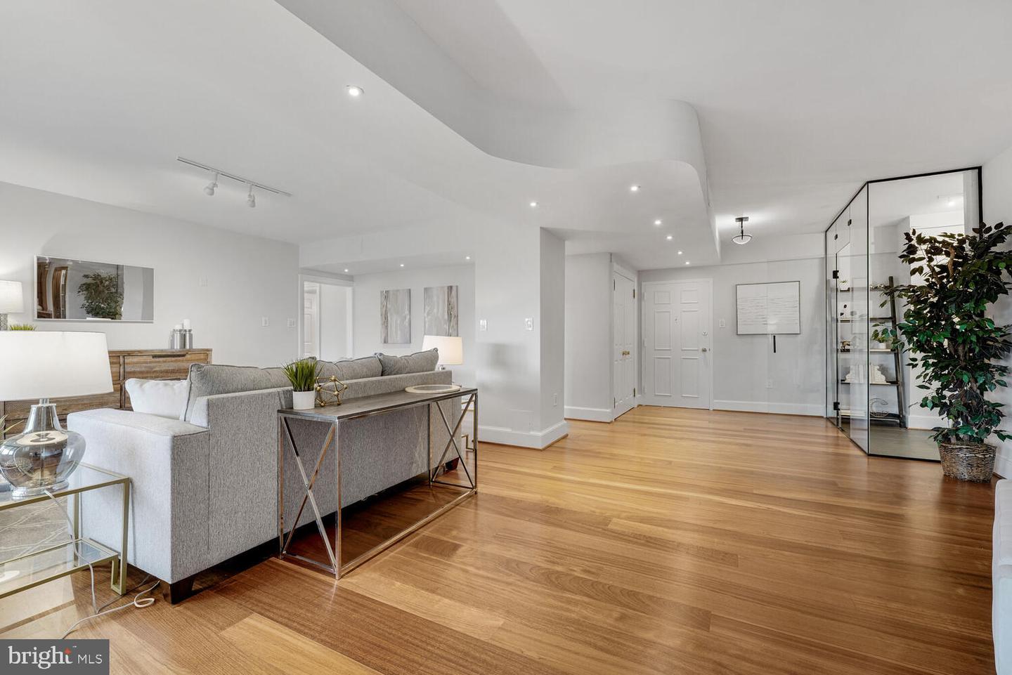 Washington, District of Columbia, 20016, United States, 3 Bedrooms Bedrooms, ,3 BathroomsBathrooms,Residential,For Sale,1895672