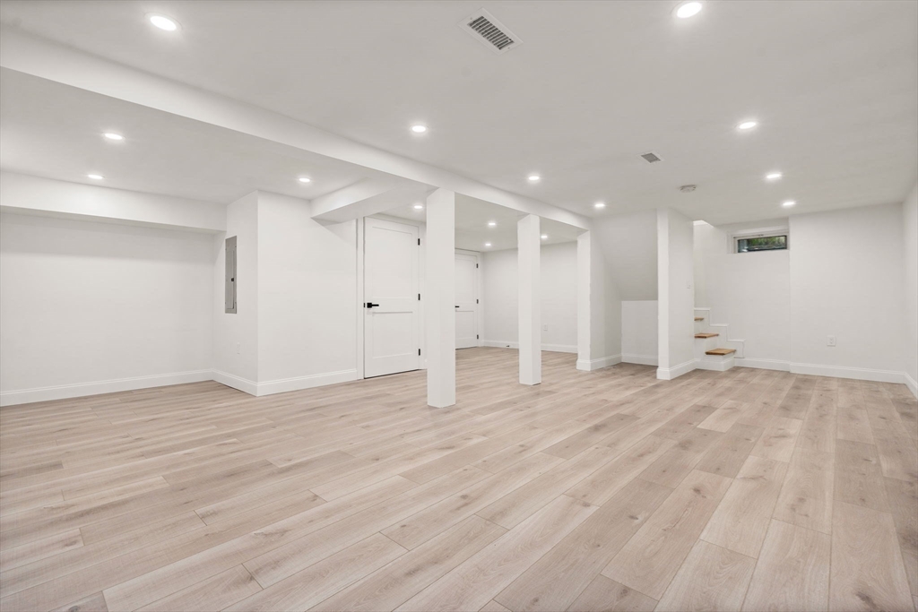 Quincy, Massachusetts, 02169, United States, 4 Bedrooms Bedrooms, ,3 BathroomsBathrooms,Residential,For Sale,1932298