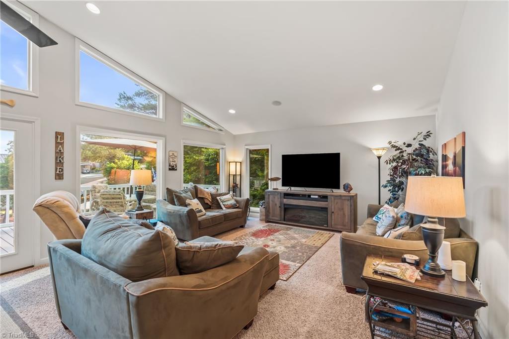 New London, North Carolina, 28127, United States, 3 Bedrooms Bedrooms, ,2 BathroomsBathrooms,Residential,For Sale,1991438