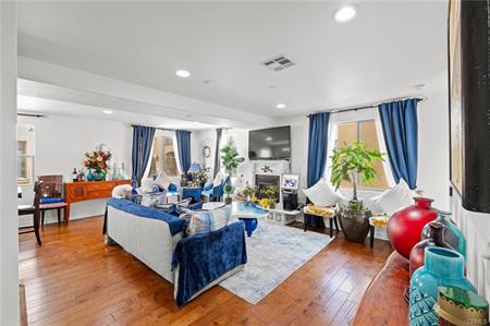 Harbor City, California, 90710, United States, 3 Bedrooms Bedrooms, ,3 BathroomsBathrooms,Residential,For Sale,1982159