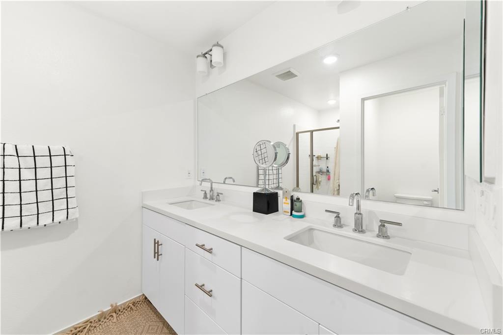 Compton, California, 90221, United States, 9 Bedrooms Bedrooms, ,Residential,For Sale,1982373