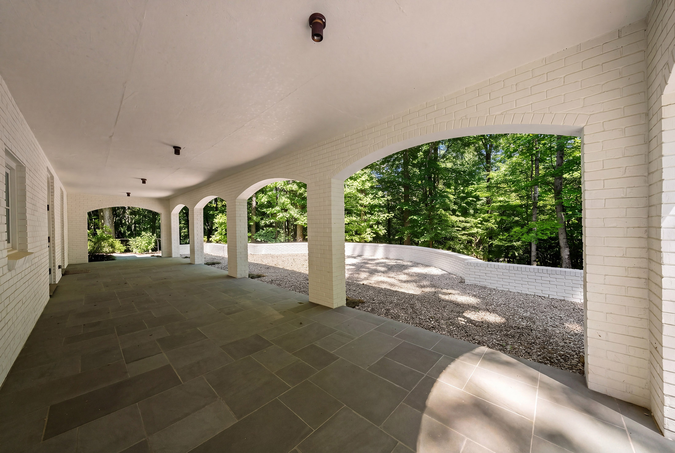  Timeless Architecture and Modern Livability Converge in Tuxedo Park Home - 物件實景
