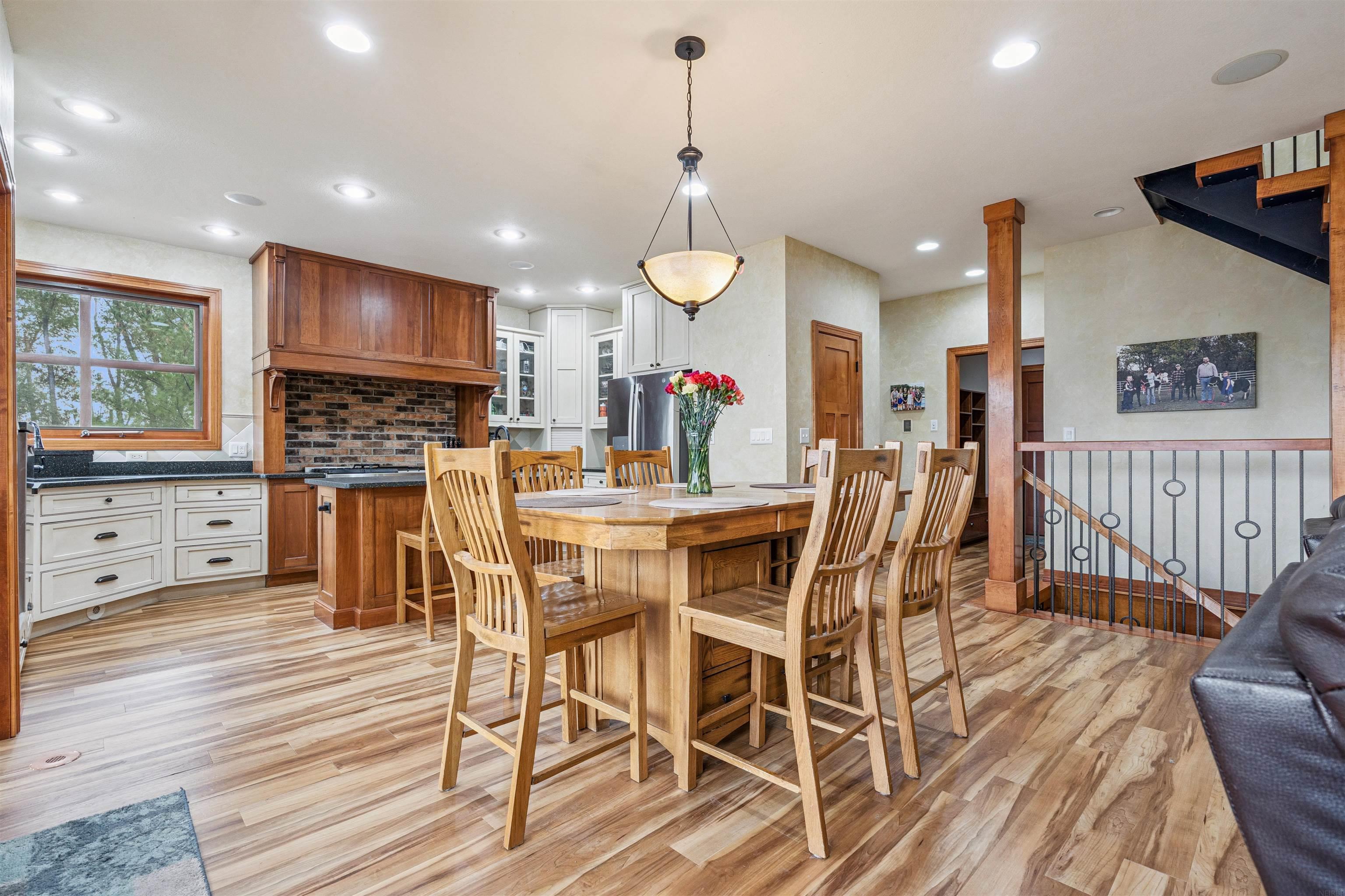 Waverly, Iowa, 50677, United States, 4 Bedrooms Bedrooms, ,4 BathroomsBathrooms,Residential,For Sale,1974808