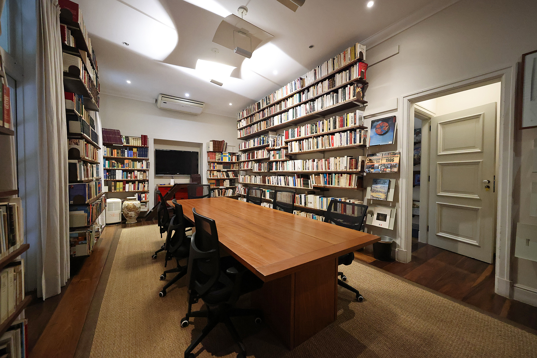  Estate surrounded by greenery with expansive grounds and amenities - 物件實景