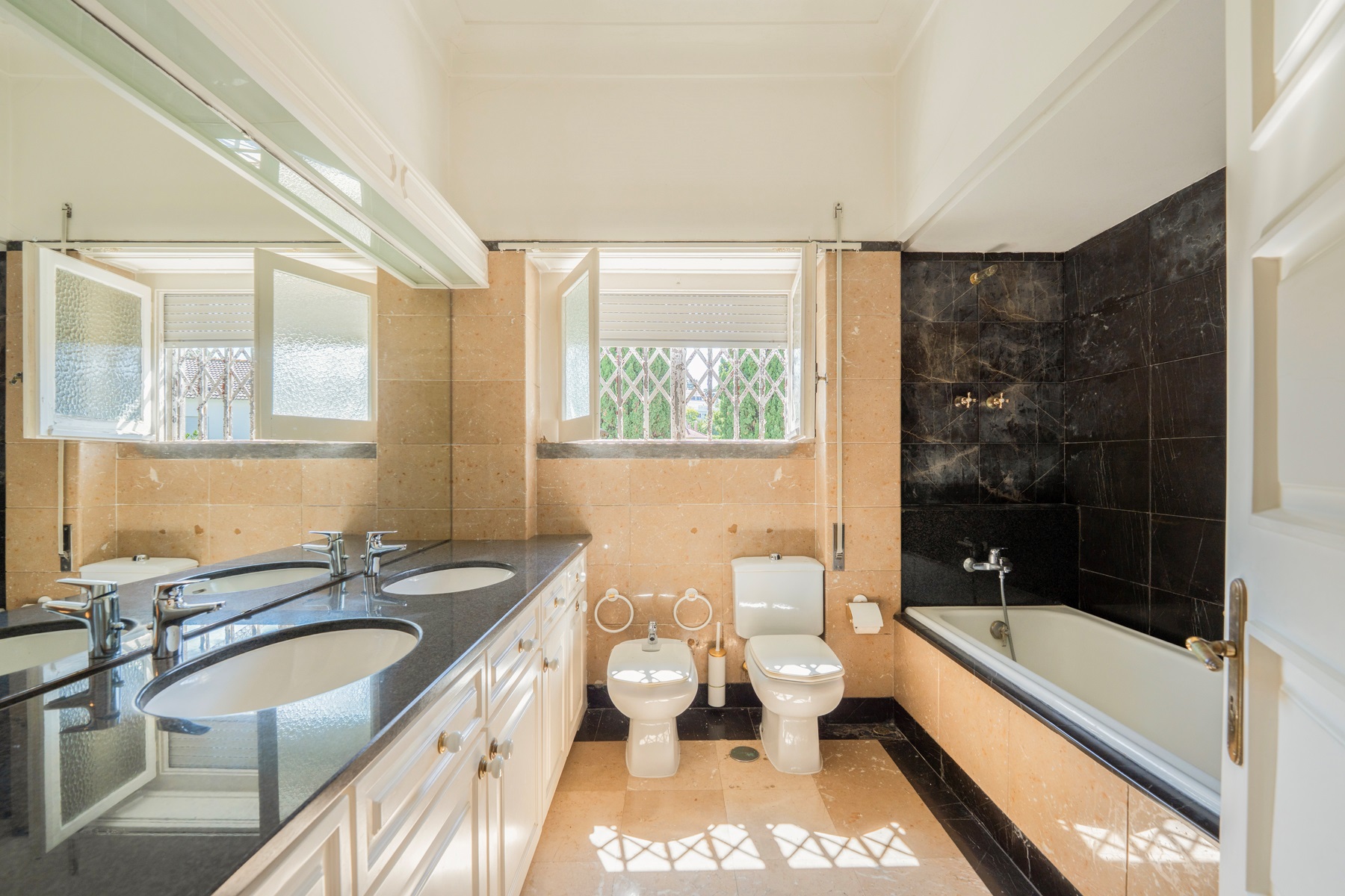  Detached house, 6 bedrooms, for Sale - 物件實景