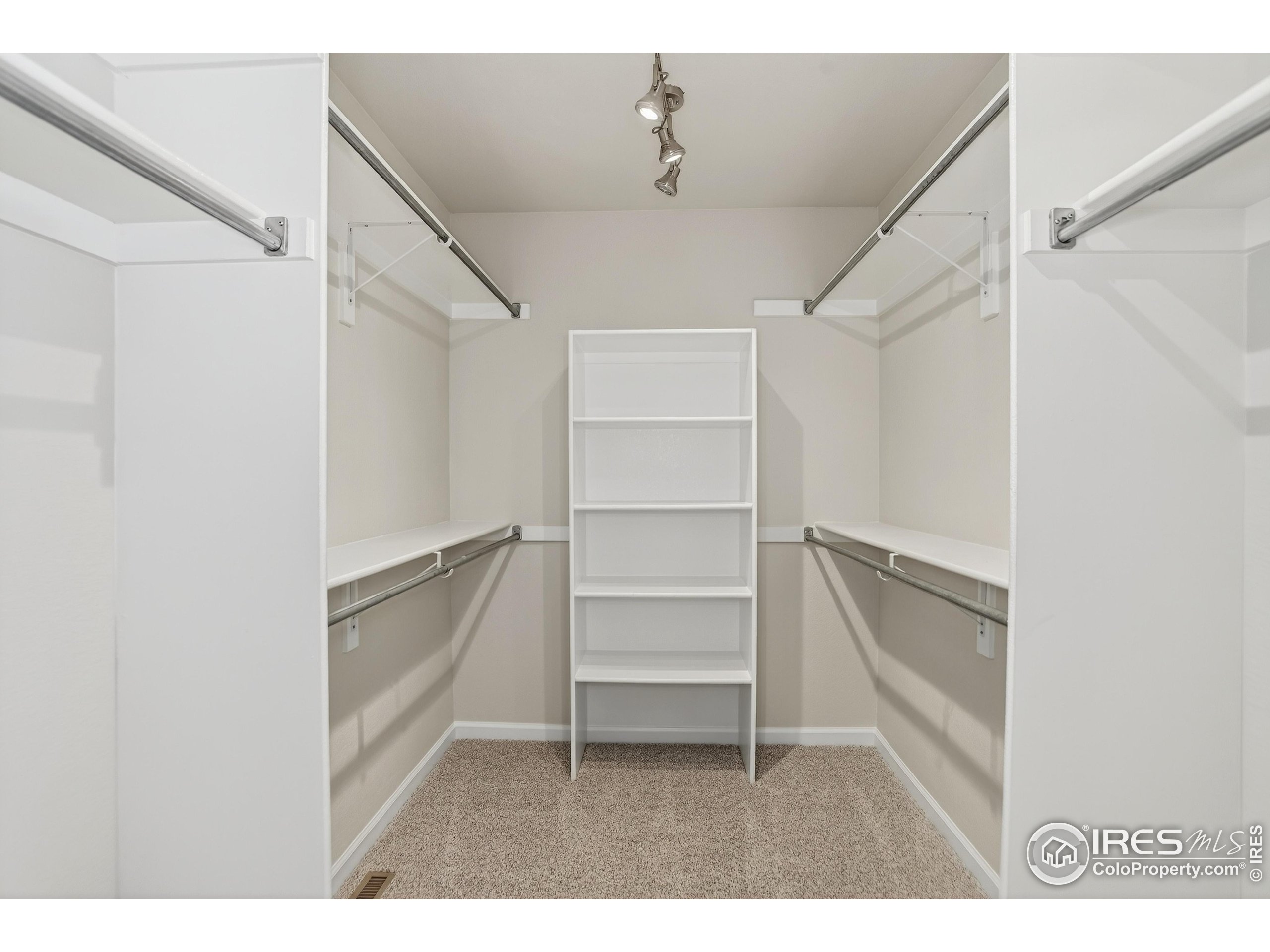 Strasburg, Colorado, 80136, United States, 3 Bedrooms Bedrooms, ,4 BathroomsBathrooms,Residential,For Sale,1991126