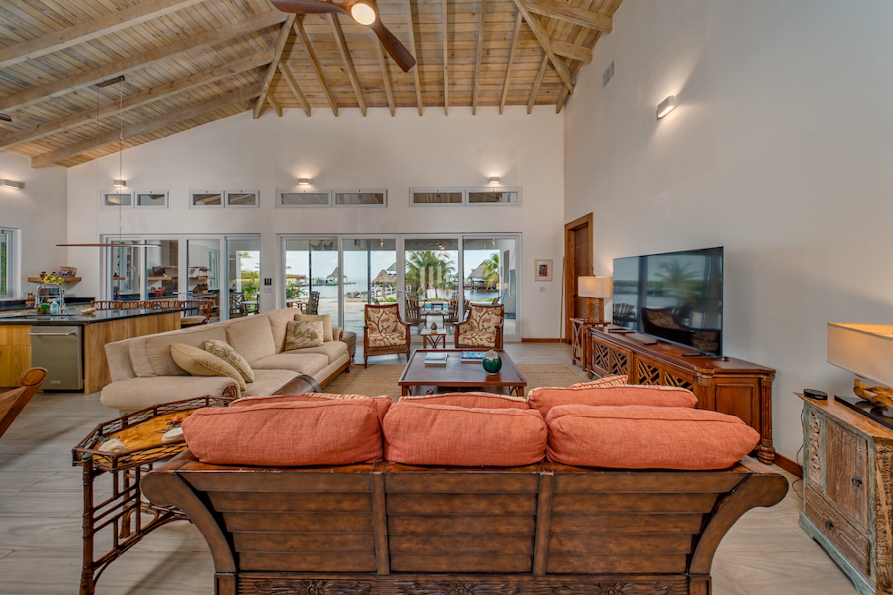  Beachfront Resort Style Home with Pool, Boat Slip & Lift, Guaiabara Beach - 物件實景