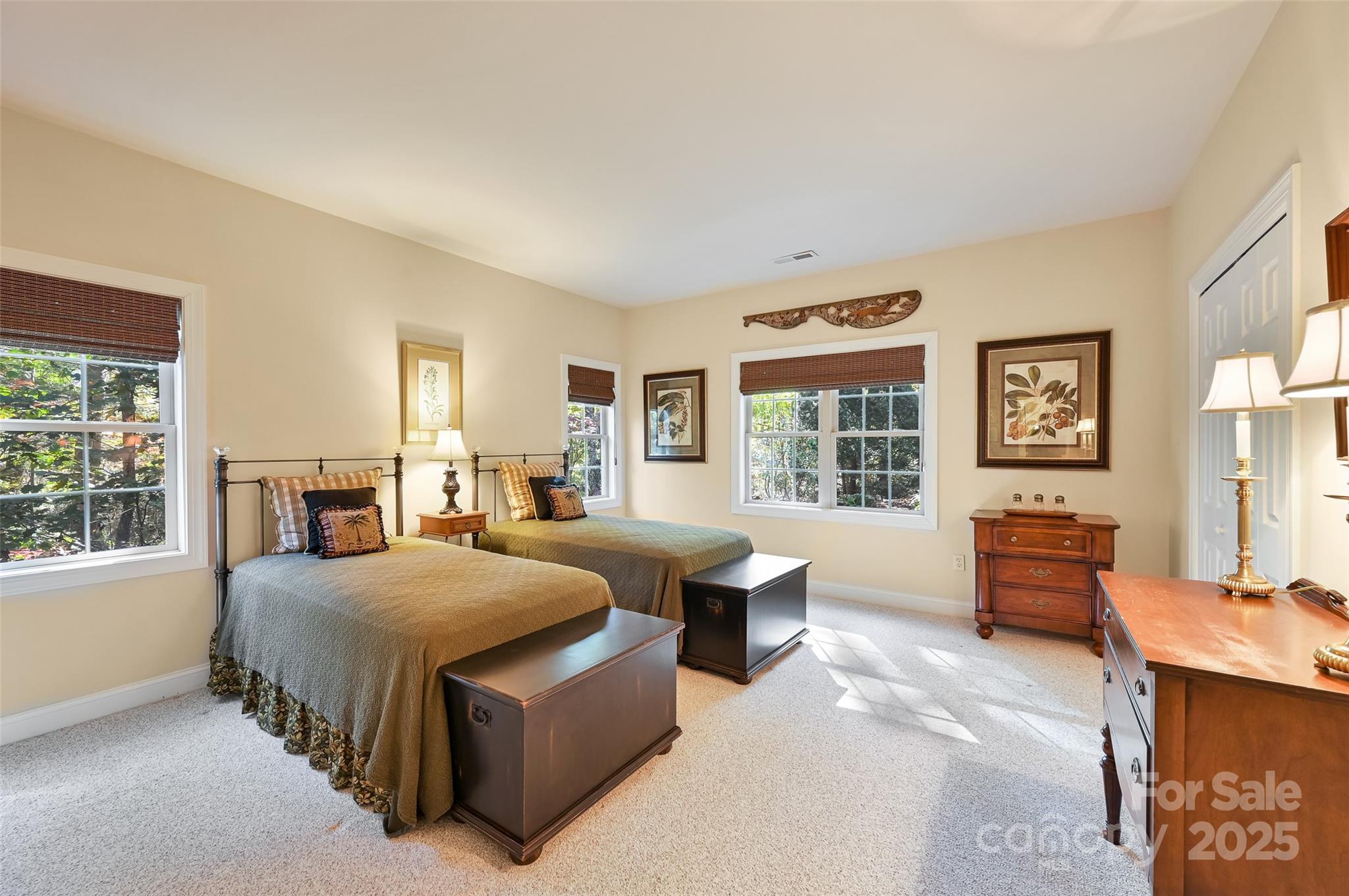 Hendersonville, North Carolina, 28739, United States, 4 Bedrooms Bedrooms, ,3 BathroomsBathrooms,Residential,For Sale,1992050