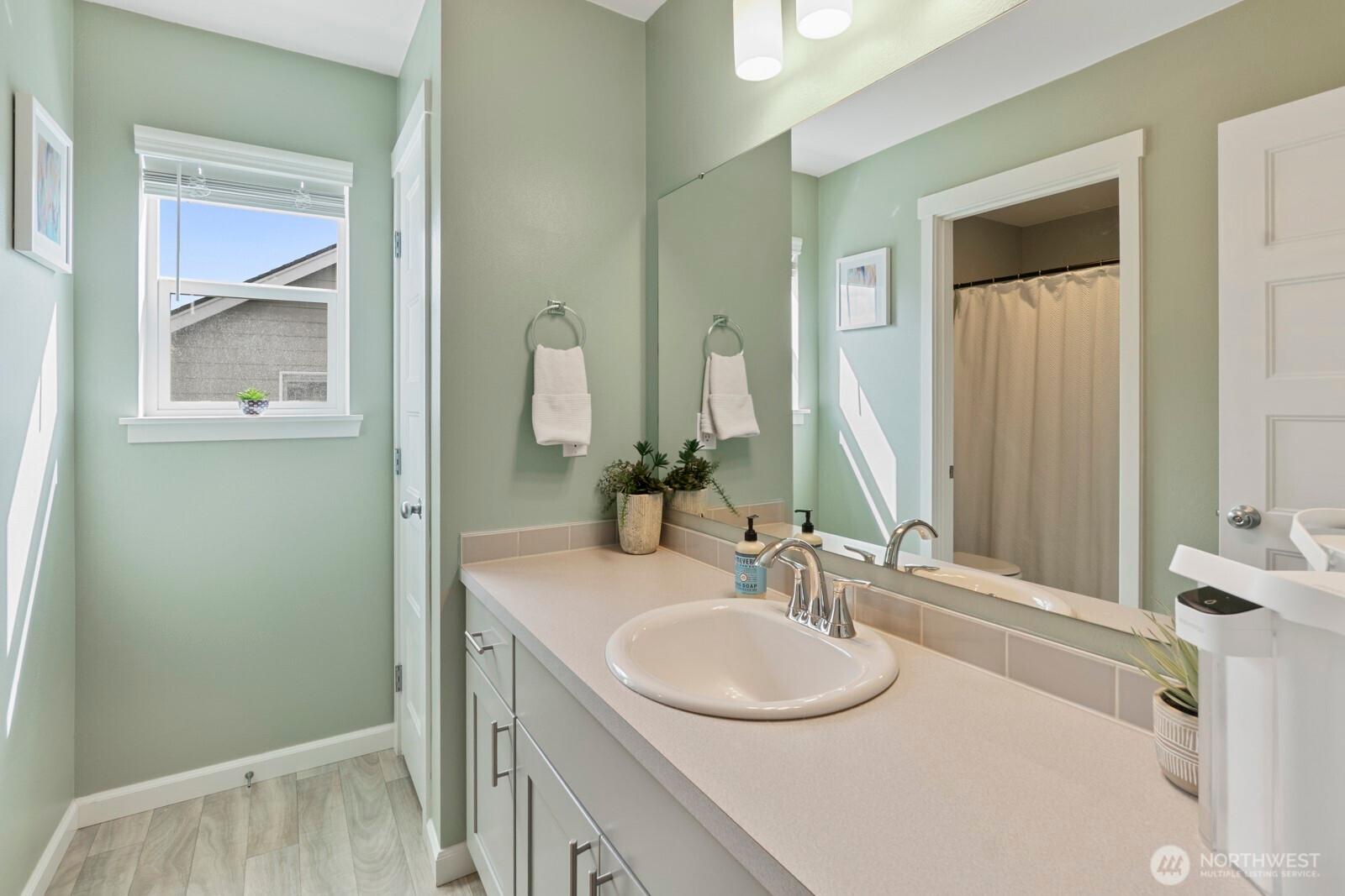 YELM, Washington, 98597, United States, 4 Bedrooms Bedrooms, ,5 BathroomsBathrooms,Residential,For Sale,1926043