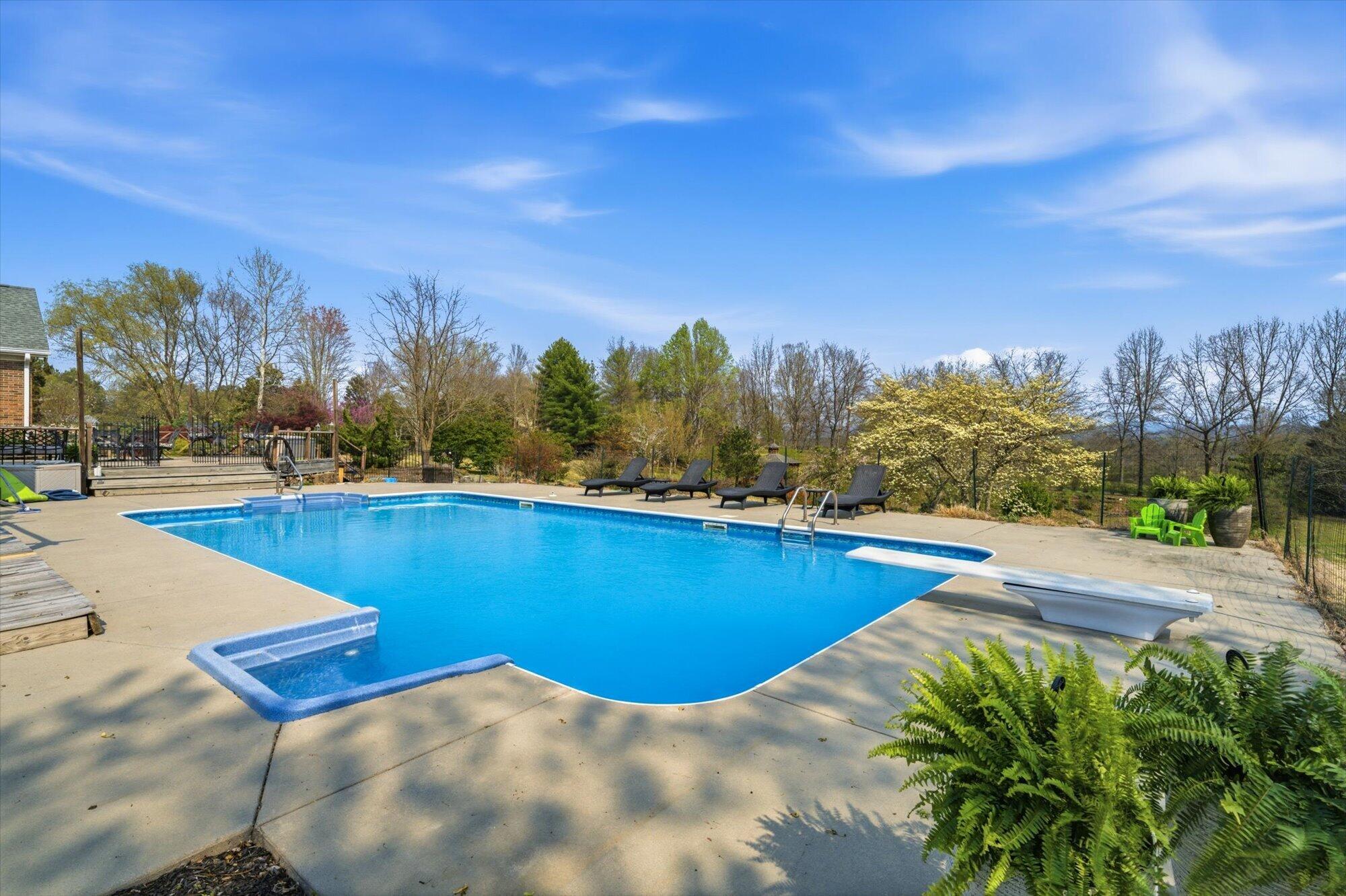Athens, Tennessee, 37303, United States, 4 Bedrooms Bedrooms, ,4 BathroomsBathrooms,Residential,For Sale,2031458