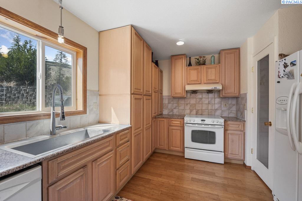 Pullman, Washington, 99163, United States, 4 Bedrooms Bedrooms, ,3 BathroomsBathrooms,Residential,For Sale,1777658
