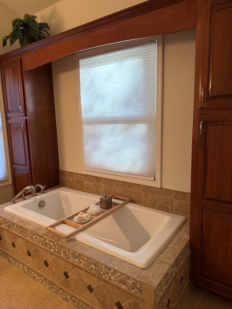 Murphy, North Carolina, 28906, United States, 4 Bedrooms Bedrooms, ,4 BathroomsBathrooms,Residential,For Sale,1989693