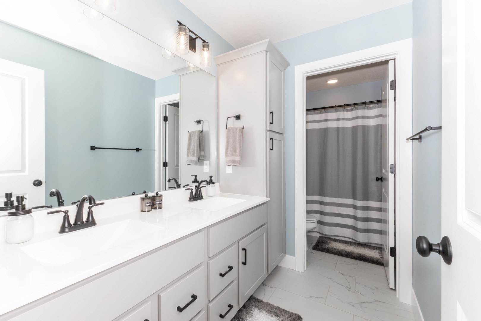 Bloomington, Illinois, 61705, United States, 4 Bedrooms Bedrooms, ,4 BathroomsBathrooms,Residential,For Sale,1996061