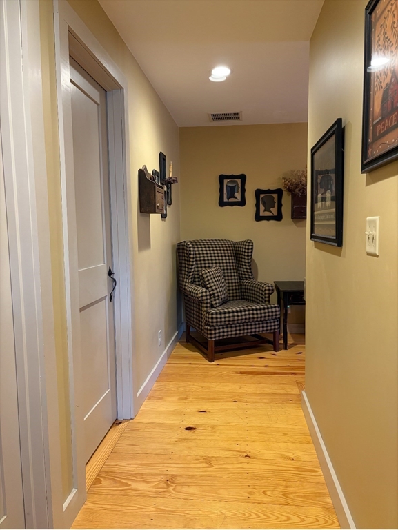 Northbridge, Massachusetts, 01588, United States, 4 Bedrooms Bedrooms, ,2 BathroomsBathrooms,Residential,For Sale,2015326