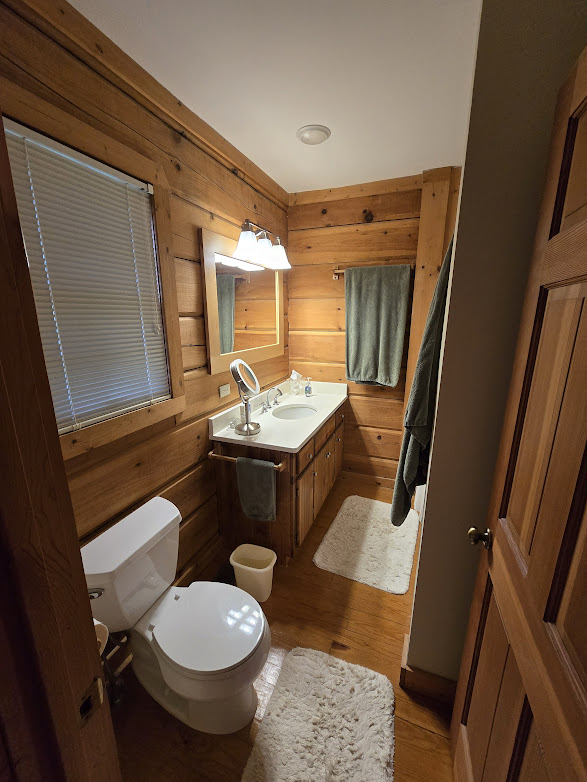 Warrensville, North Carolina, 28693, United States, 2 Bedrooms Bedrooms, ,2 BathroomsBathrooms,Residential,For Sale,1982340