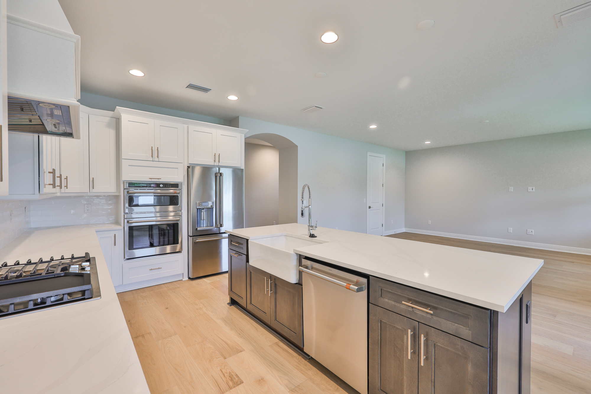 Tampa, Florida, 33609, United States, 4 Bedrooms Bedrooms, ,5 BathroomsBathrooms,Residential,For Sale,1792306