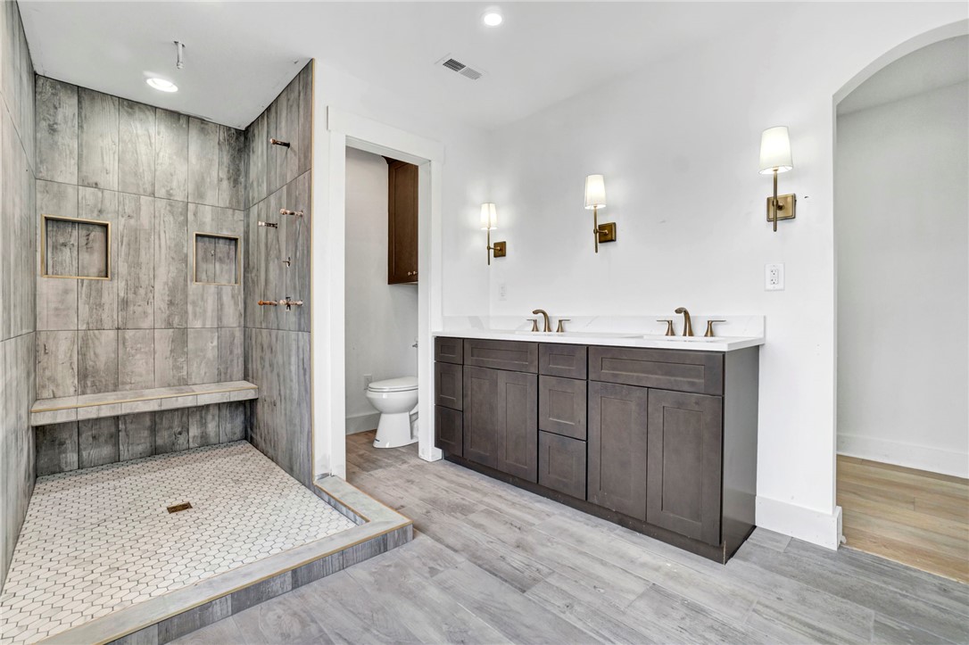 Seneca, South Carolina, 29672, United States, 6 Bedrooms Bedrooms, ,5 BathroomsBathrooms,Residential,For Sale,2002208