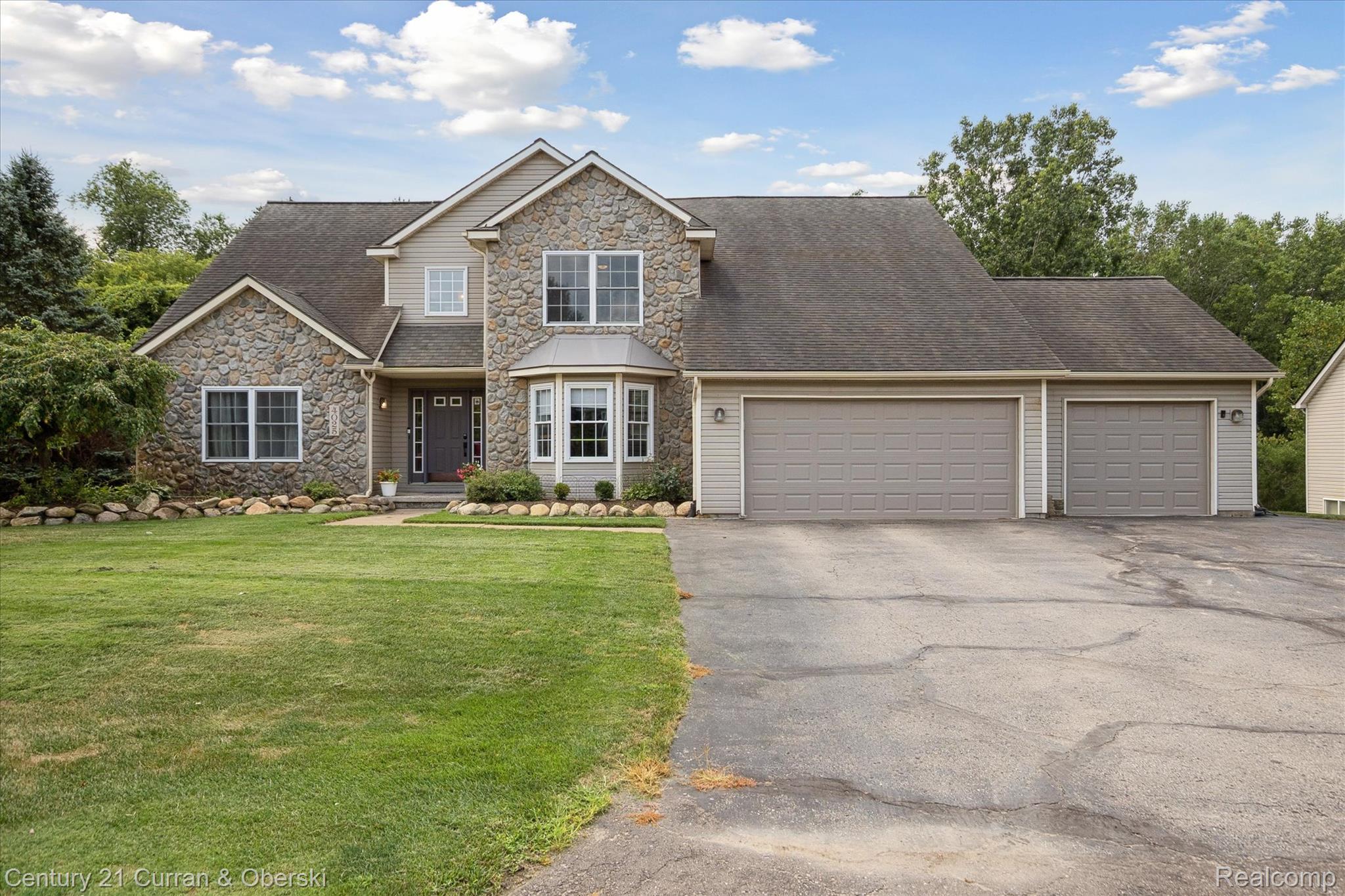 Commerce Charter Township, Michigan, 48382, United States, 4 Bedrooms Bedrooms, ,4 BathroomsBathrooms,Residential,For Sale,1916124