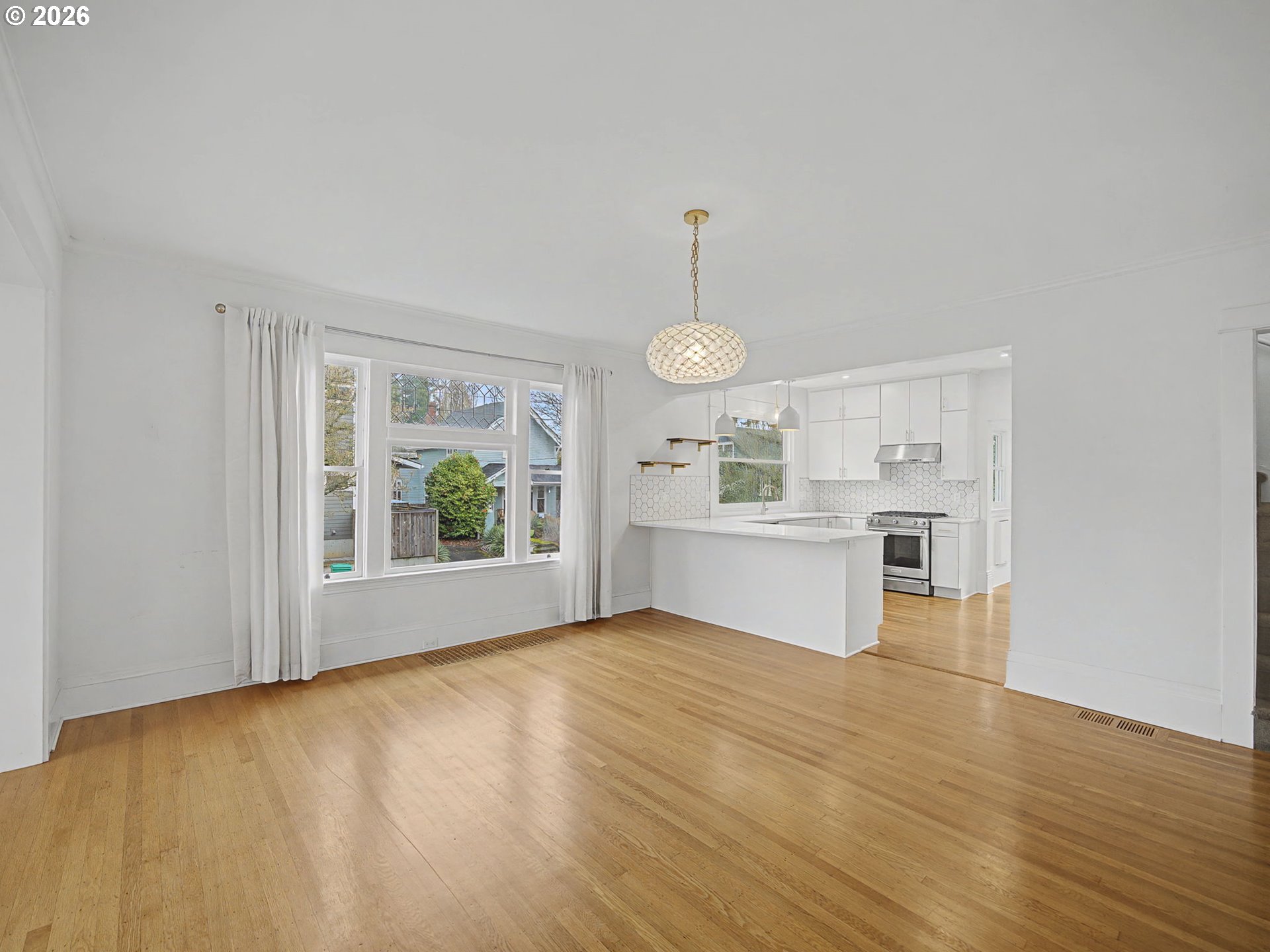 Portland, Oregon, 97212, United States, 5 Bedrooms Bedrooms, ,3 BathroomsBathrooms,Residential,For Sale,2043589