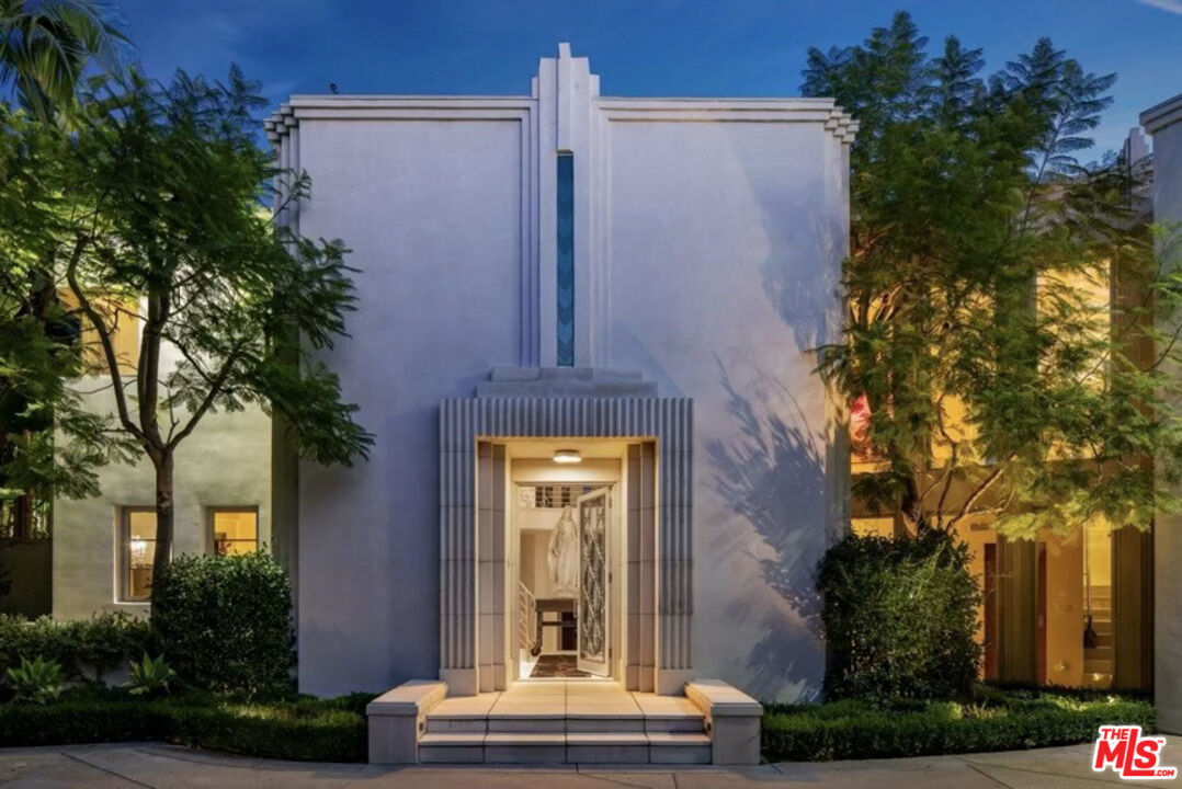 Los Angeles, California, 90069, United States, 3 Bedrooms Bedrooms, ,6 BathroomsBathrooms,Residential,For Sale,1731707